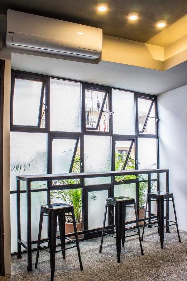 Hostel Muertos