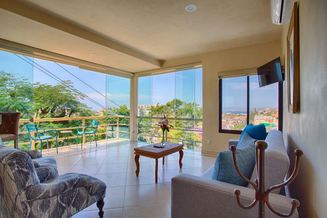 Vista Corona Luxury Hotel
