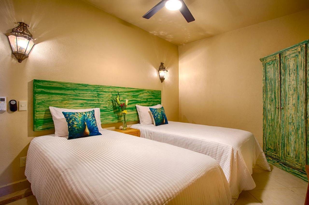 Vista Corona Luxury Hotel