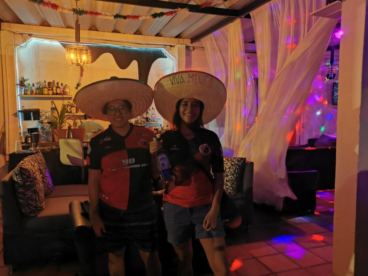 Vela Lounge & Pv - Male Only