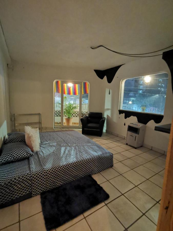 Vela Lounge & Pv - Male Only Hostel *