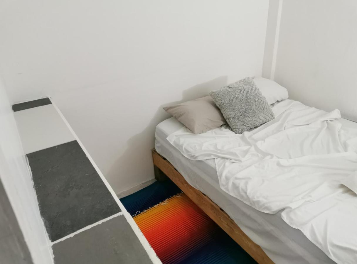 Vela Lounge & Pv - Male Only Hostel