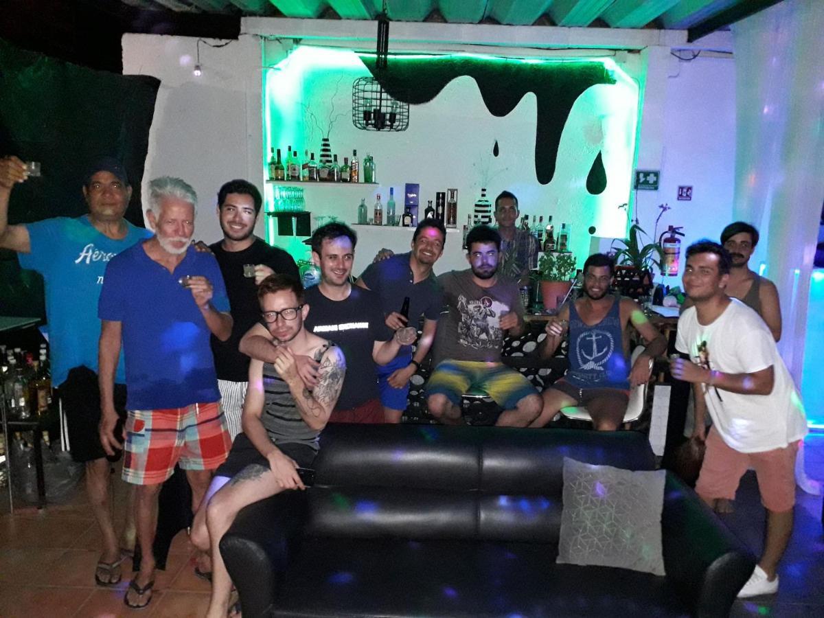 Hostel Vela Lounge & Pv - Male Only Puerto Vallarta