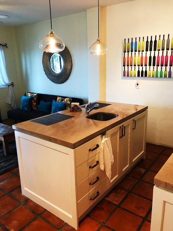 Apartment Brisas Del Mar Studio Steps Away From Muertos Beach *
