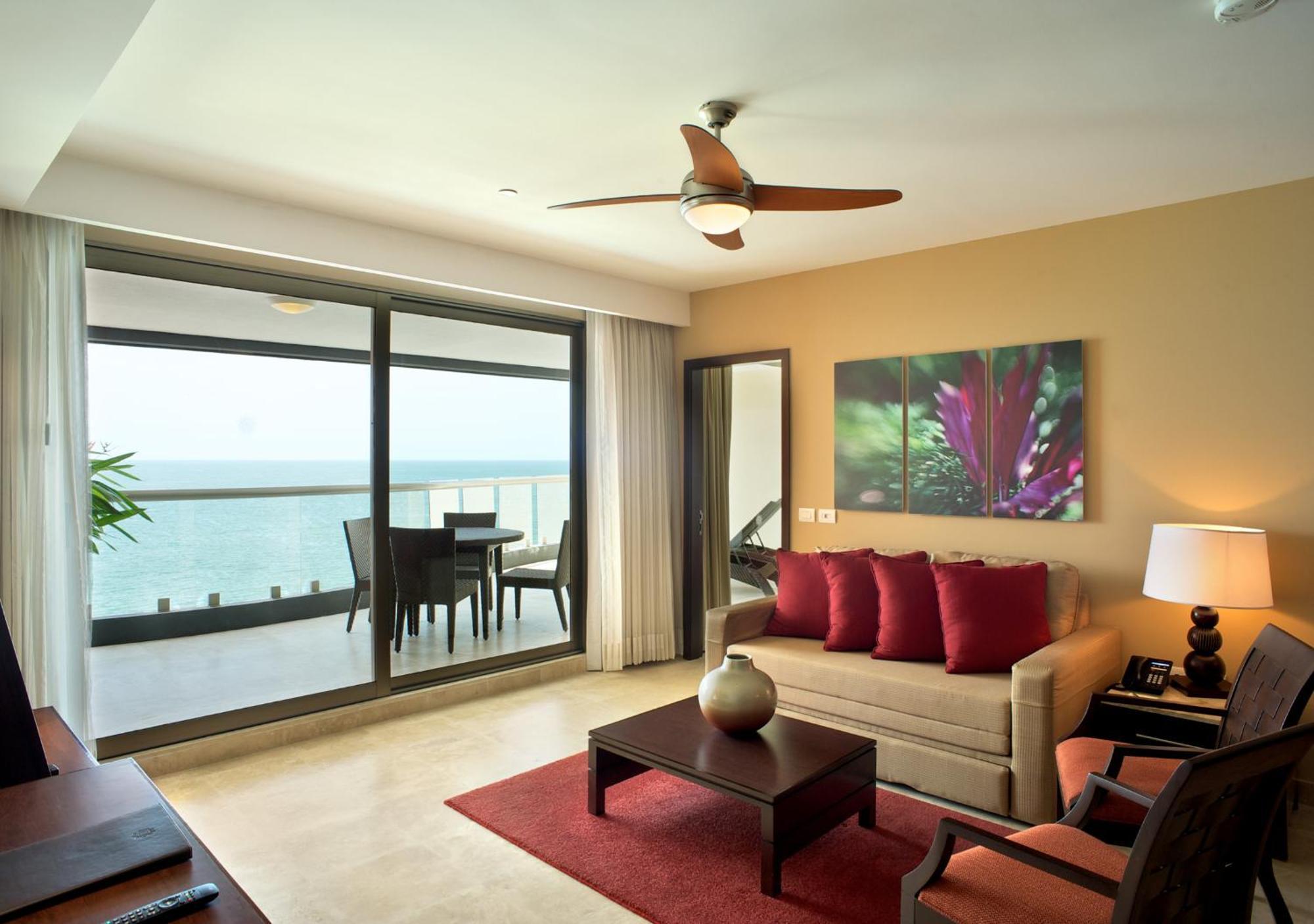 Sunset Plaza Resort 4*