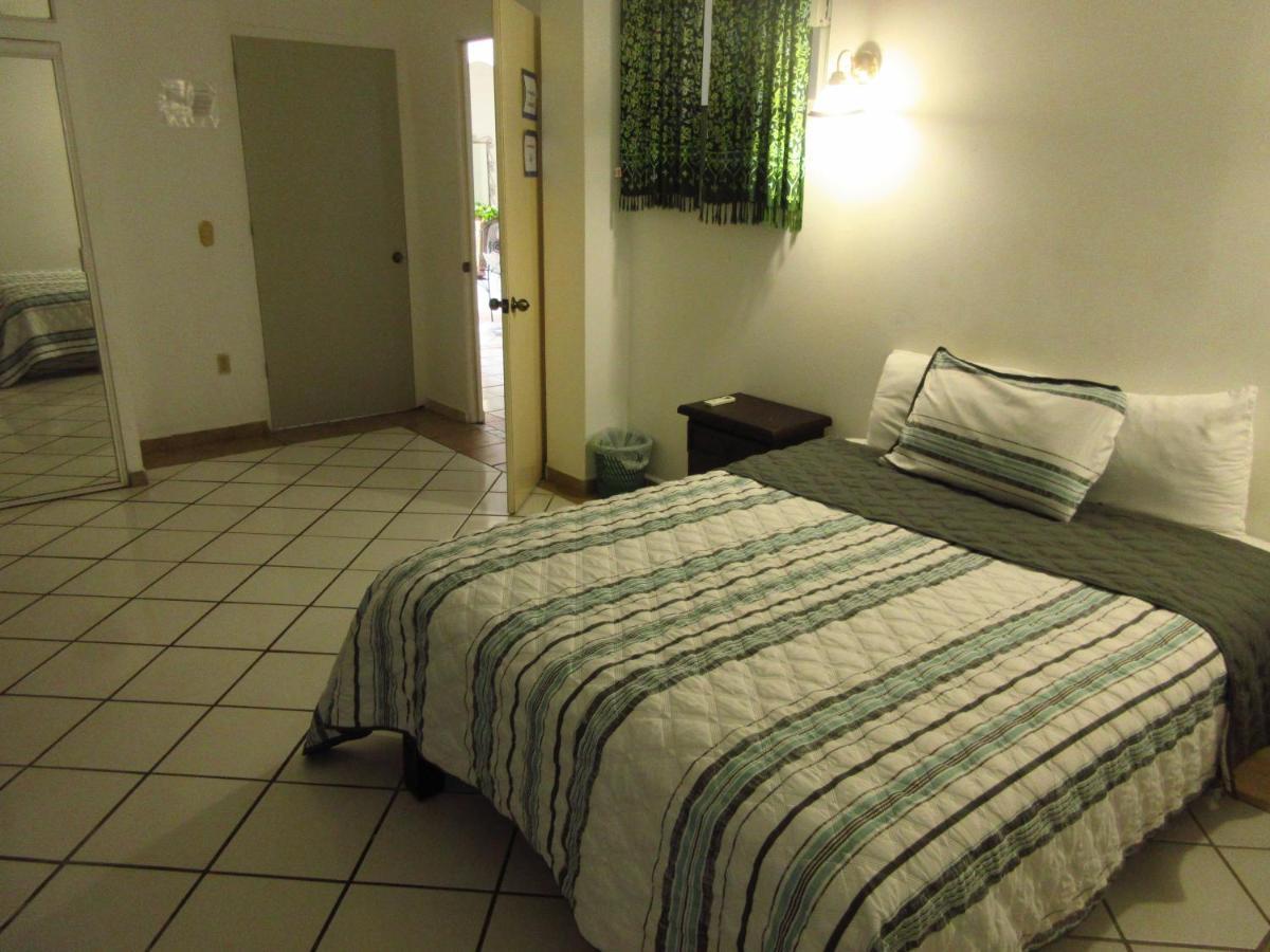Alexandross Hostel