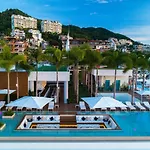 Pier 57 - 410 Amazing 2 Bedroom Condo Romantic Zone