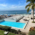 Vive Vallarta Frente Al Mar Y Con Acceso A Playa!!