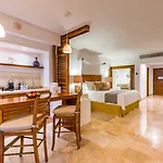 Villa Premiere Boutique Hotel & Romantic Getaway - Adults Only