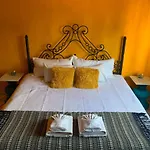 Villa Oasis-Naranja Room