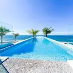Large Beach Front 2Bed/2Bath Condo: Save $50+/Nt!
