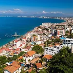 Stunning Views~2 Min-Romantic Zone~Free Transport~