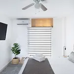 1Br One Block Away To A Beautiful Beach