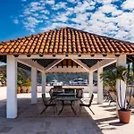 Ocean View 2Br Condo-Balcony-Beach-Pool