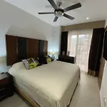 1Bedroom 2Balconies Plus Unique Bar Street View Condo In Pavilion