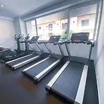 Big Corner Balcony, Pool & Gym