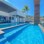 Big Corner Balcony, Pool & Gym