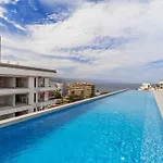 Luxury Rz Condo 1 Block From Beach!