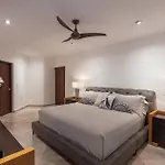 Stylish Poolside Condo With Sea Views Apple Tv