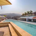 2Br With Workspace, Mini-Bar And Pool