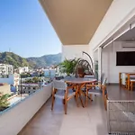 Top Floor Condo With City View, Rooftop Pool, Gym In Old Town