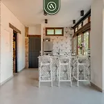 1 Bedroom Mountain Retreat - 5 Min To Beach - Pool