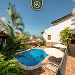 1 Bedroom Mountain Retreat - 5 Min To Beach - Pool