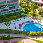 Beachfront 1Br W/ Balcony & Resort-Style Amenities