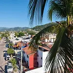 Cozy & Bright Apartment Near The Beach And Close Walk To Malecon