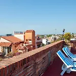 Cozy & Bright Apartment Near The Beach And Close Walk To Malecon