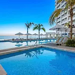 Stunning Beachfront Condo - Sea Views & Pools