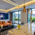 Pier 57 - 410 Amazing 2 Bedroom Condo Romantic Zone