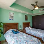 Oceanview 2 Bedroom Condo With Balconies