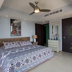 Oceanview 2 Bedroom Condo With Balconies