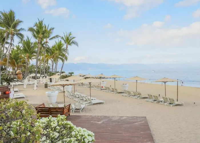 1Br One Block Away To A Beautiful Beach