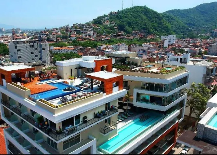 1Bedroom 2Balconies Plus Unique Bar Street View Condo In Pavilion