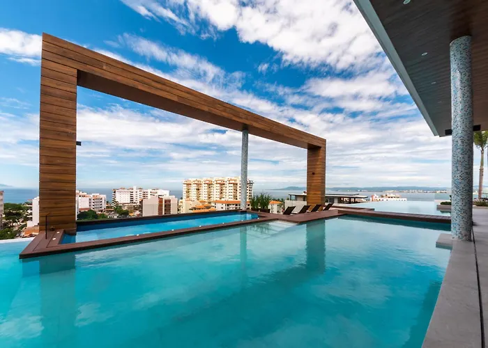 Luxe 2Br With Balcony, Pool, Gym