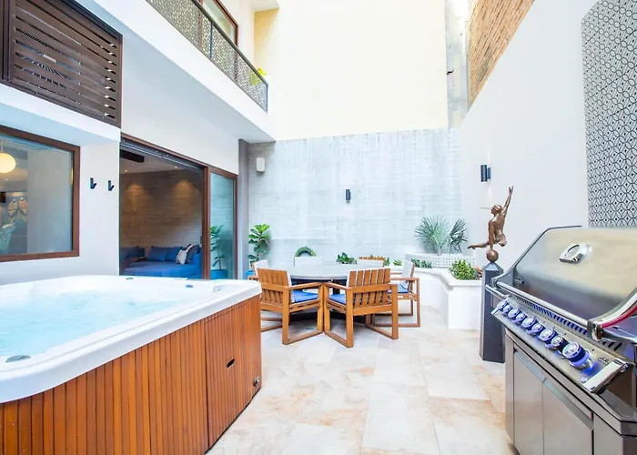 Casa Simpatica Private Hot Tub, Bbq, Desk And Pool