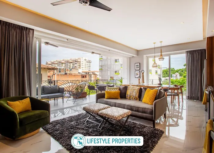 Big Corner Balcony, Pool & Gym