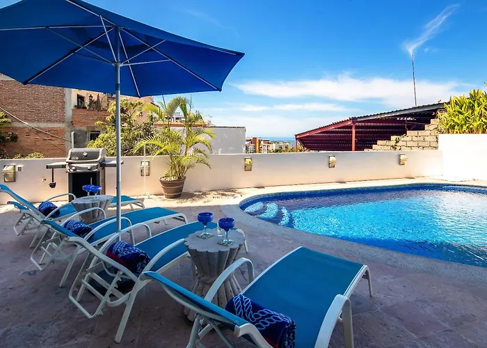 Stylish Poolside Condo With Sea Views Apple Tv