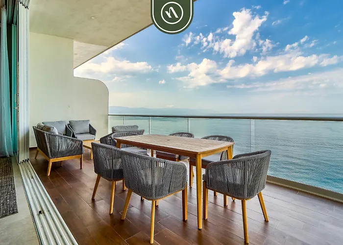 Luxury Oceanfront 3 Bedroom Penthouse - Beach