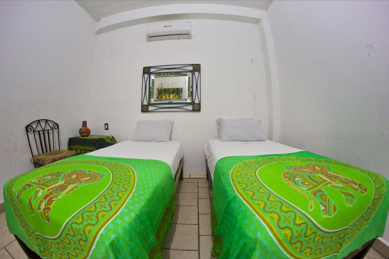Alexandross Hostel *