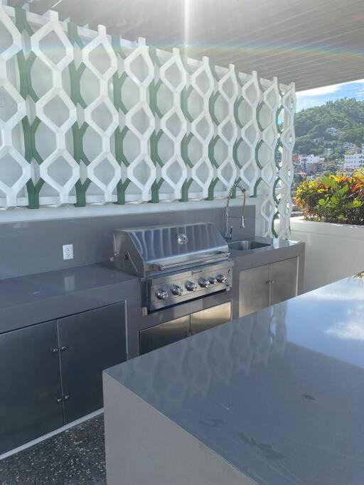 Modern 1 Bedroom *