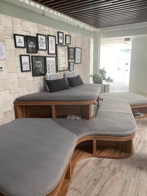Modern 1 Bedroom Apartment