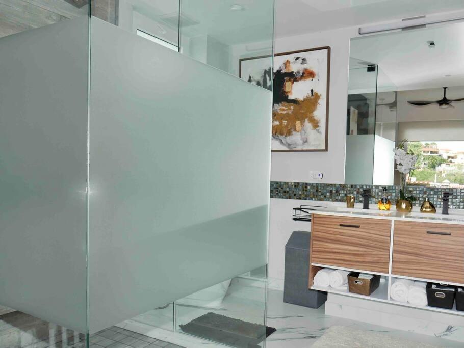 Modern 1 Bedroom *