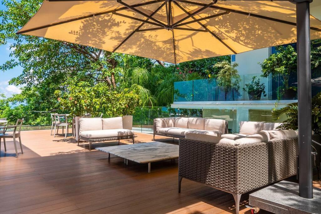 Avalon - 1004 Stunning Luxury 3 Bedroom Private Pool Apartment *