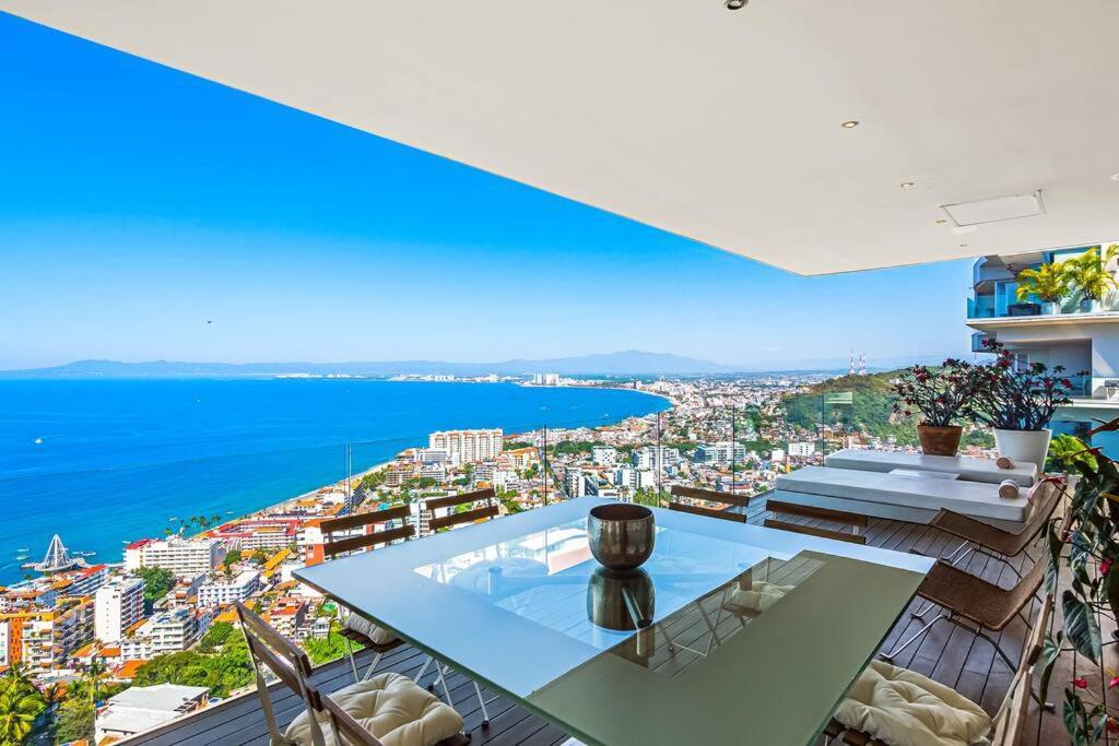 Avalon - 1004 Stunning Luxury 3 Bedroom Private Pool Apartment