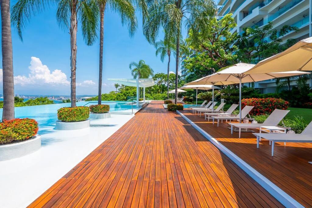 Avalon - 1004 Stunning Luxury 3 Bedroom Private Pool Apartment