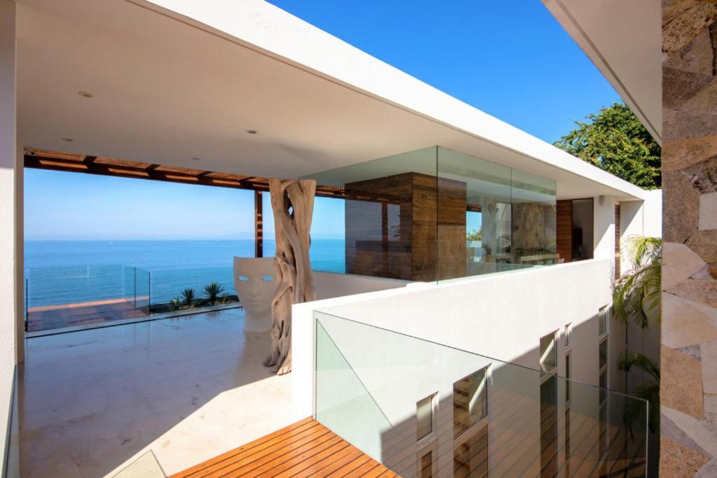 New Oceanfront Luxury In Holiday home