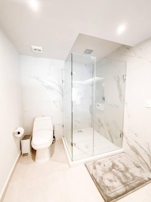 Large Front 2bed/2bath Condo: Save $50+/nt!